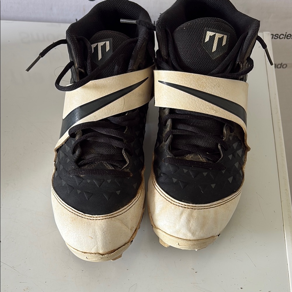 Nike Black and Cream Athletic Shoes